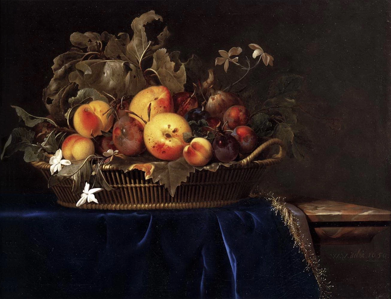 Natura morta con cesto di frutta su un piano di marmo